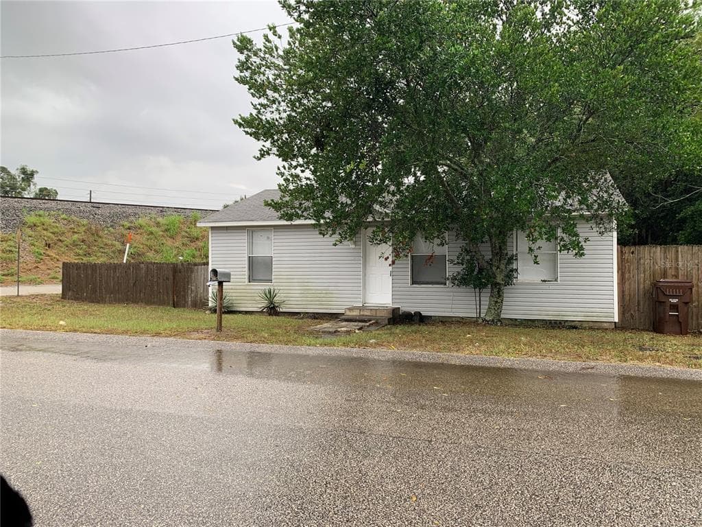 1129 AVENUE D HAINES CITY, FL 33844