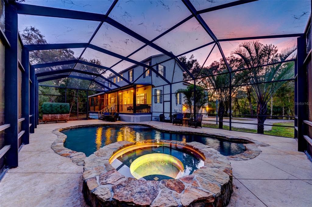1355 E LAKE DRIVE TARPON SPRINGS, FL 34688