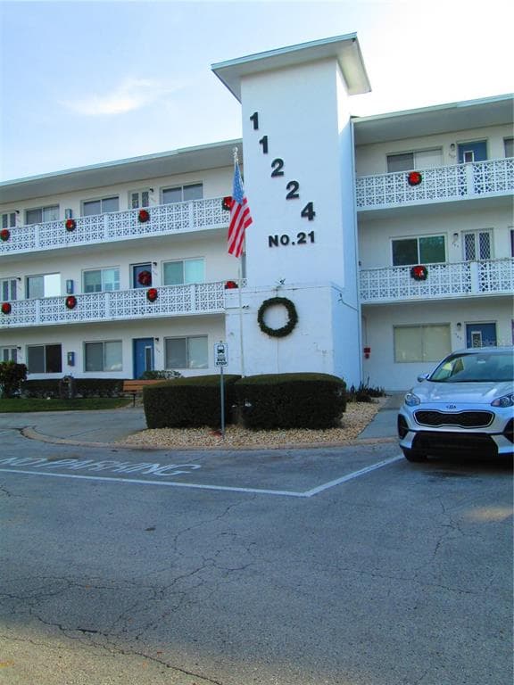 11224 82ND AVENUE UNIT 105 SEMINOLE, FL 33772