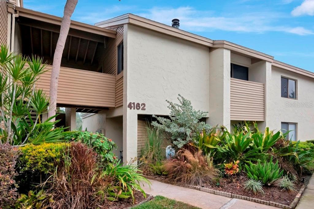 4162 PINELAKE LANE UNIT 202 TAMPA, FL 33618