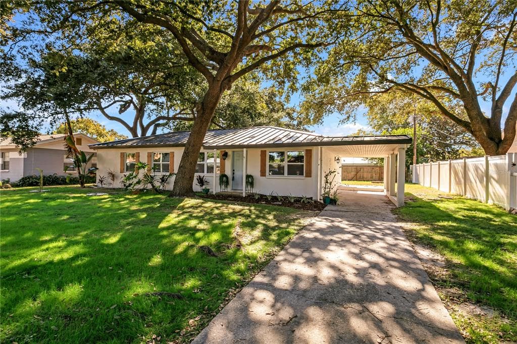 4006 W WALLACE AVENUE TAMPA, FL 33611