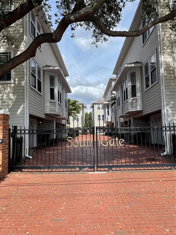 3315 W DE LEON STREET UNIT 5 TAMPA, FL 33609