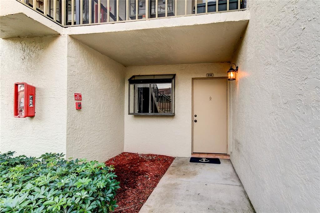 1905 OYSTER CATCHER LANE UNIT 914 CLEARWATER, FL 33762