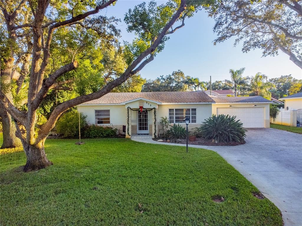 273 CATALAN BOULEVARD NE ST PETERSBURG, FL 33704