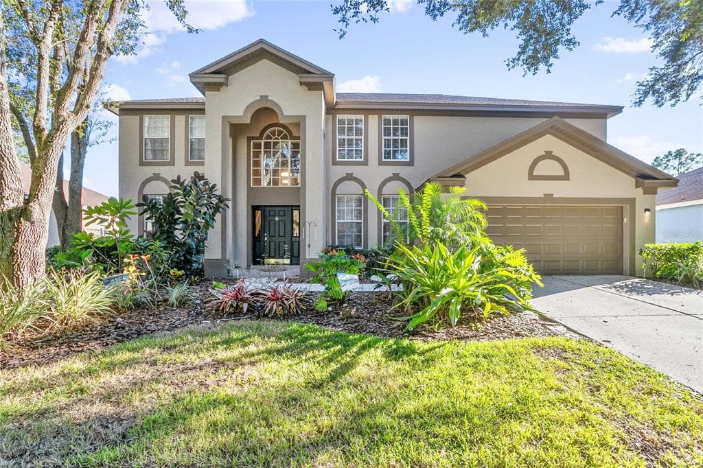 8713 HIDDEN GREEN LANE TAMPA, FL 33647