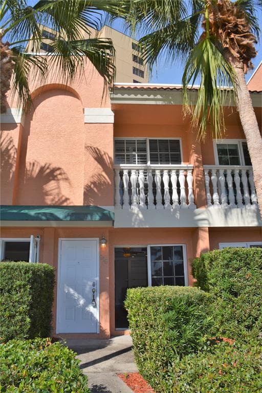 918 N SHORE DRIVE NE ST PETERSBURG, FL 33701