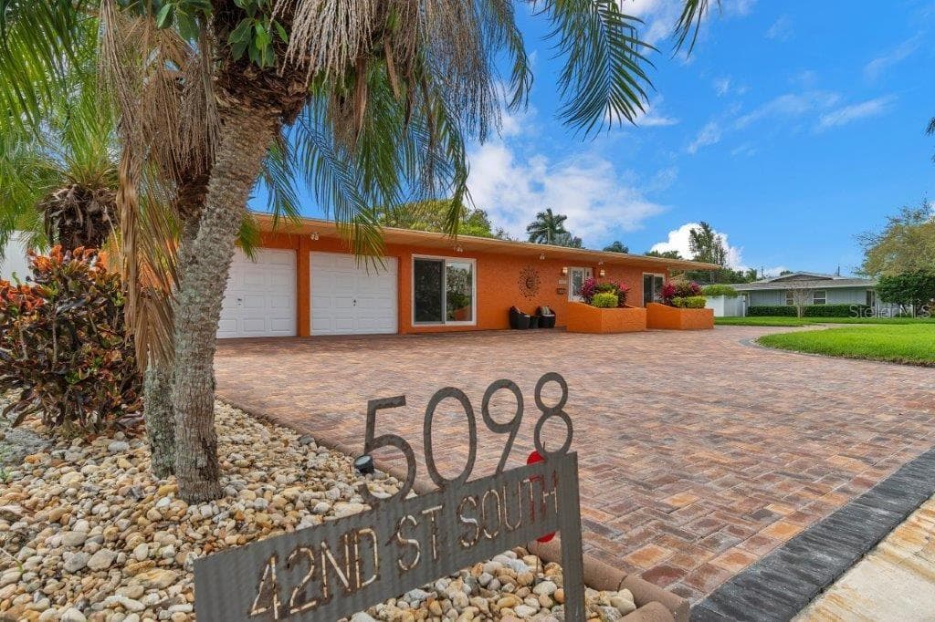 5098 42ND STREET S ST PETERSBURG, FL 33711