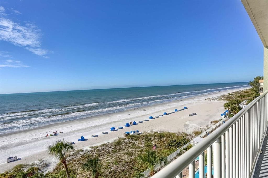 20000 GULF BOULEVARD UNIT 707 INDIAN SHORES, FL 33785