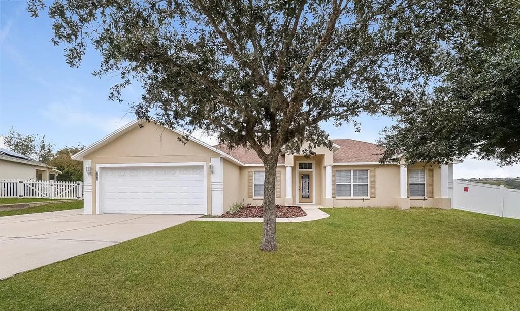 202 MAGELLAN CIRCLE MINNEOLA, FL 34715