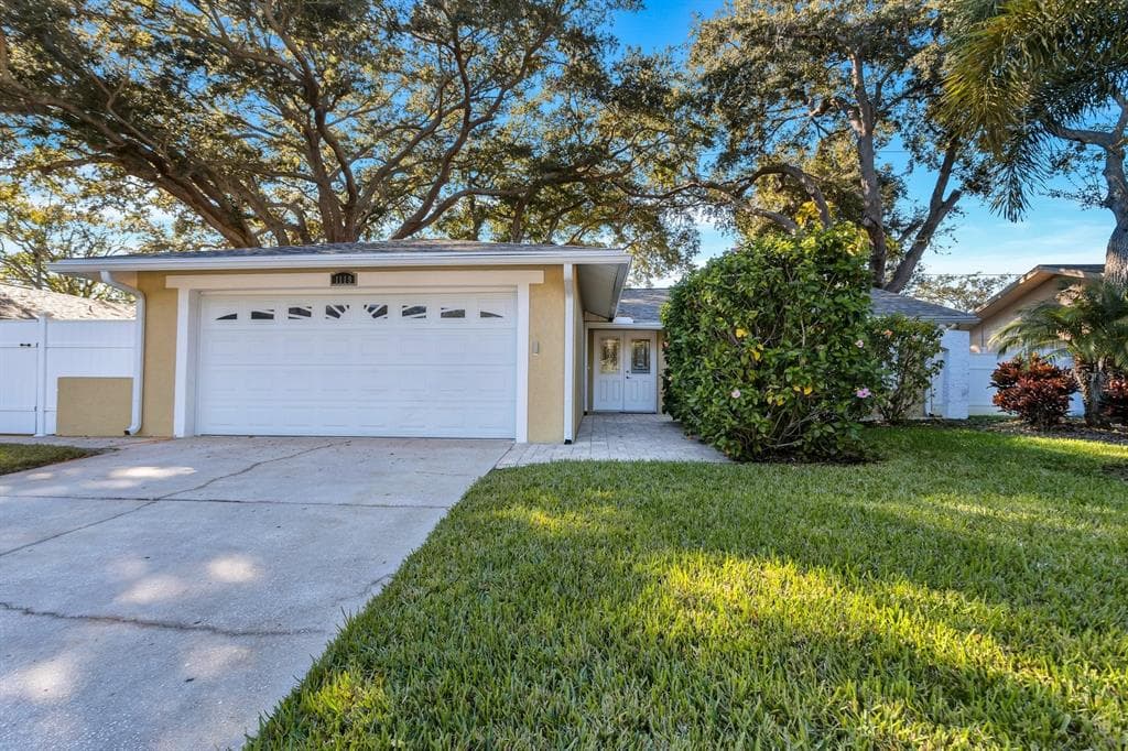 1119 BREEZE DRIVE LARGO, FL 33770