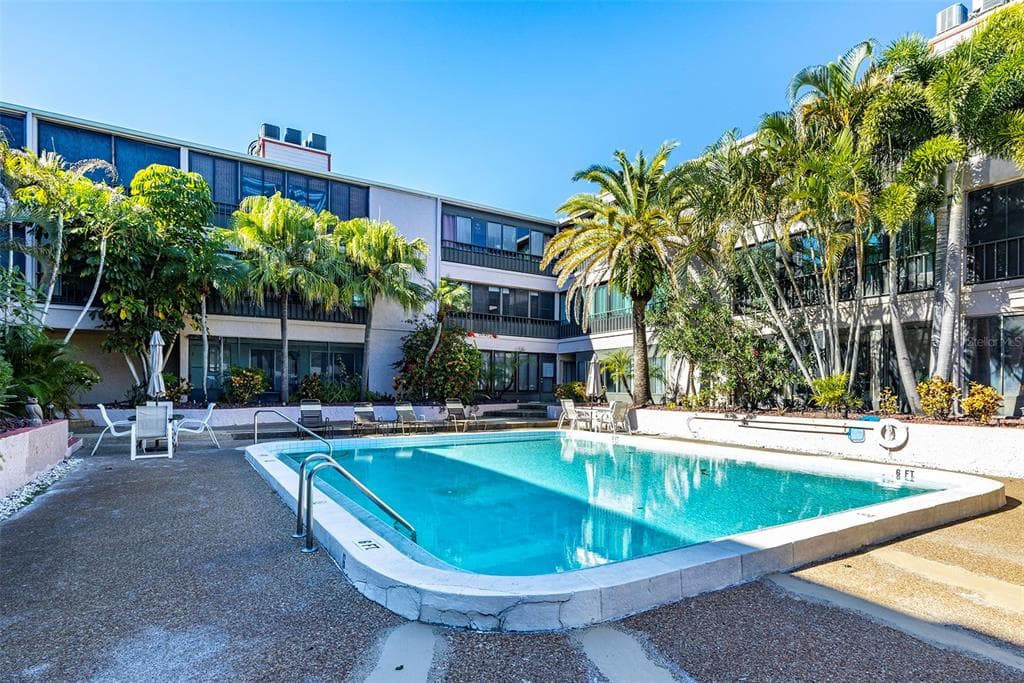 215 VALENCIA BOULEVARD UNIT 209 BELLEAIR BLUFFS, FL 33770