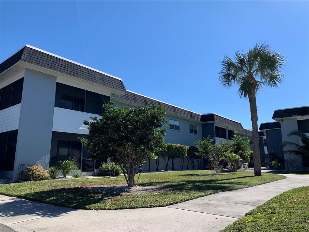 5503 FOUNTAIN LAKE CIRCLE UNIT A103 BRADENTON, FL 34207
