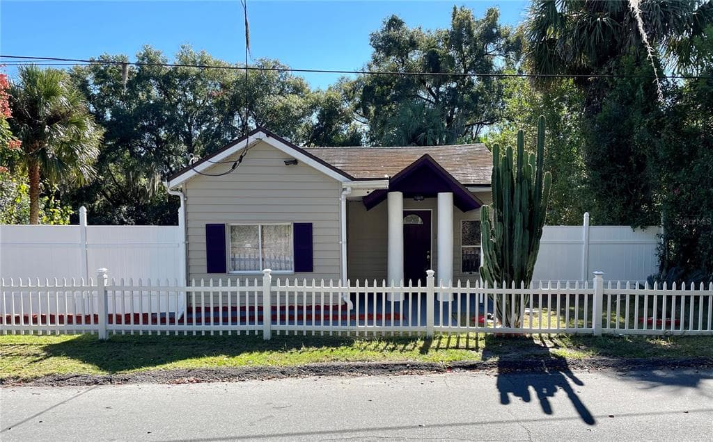 500 E HOWRY AVENUE DELAND, FL 32724