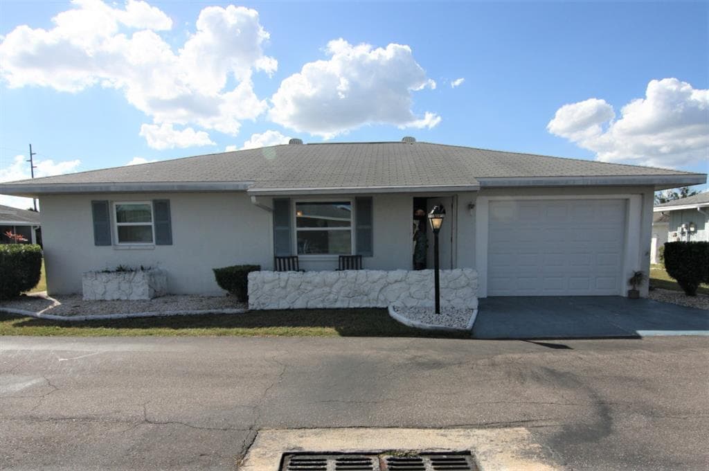 704 W BROCKTON PLACE UNIT 3 SUN CITY CENTER, FL 33573