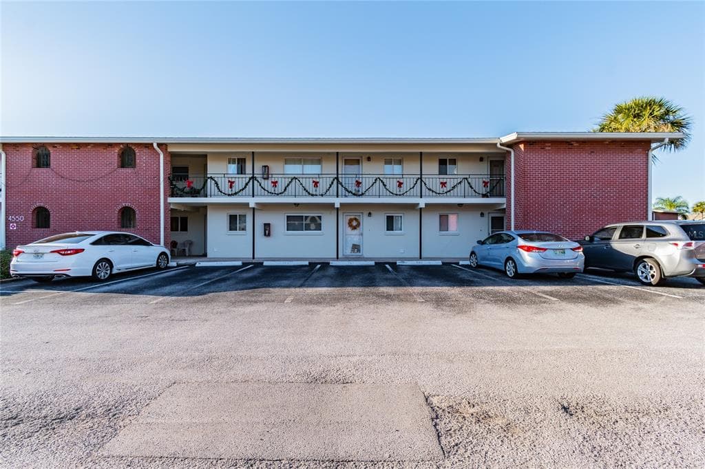 4550 OVERLOOK DRIVE NE UNIT 261 ST PETERSBURG, FL 33703