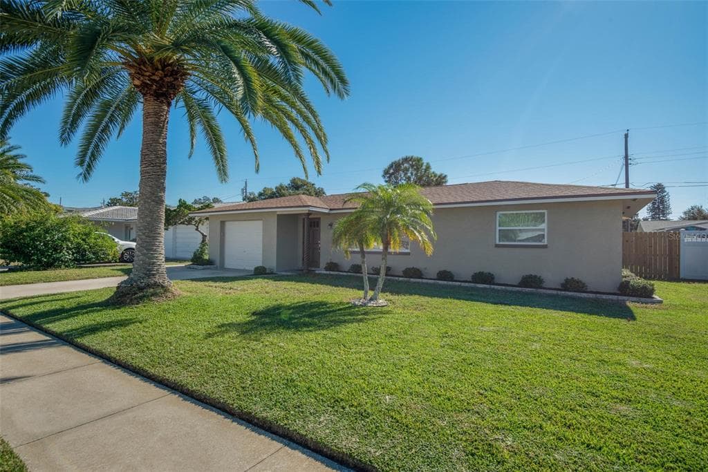 2071 N DRUID CIRCLE CLEARWATER, FL 33764