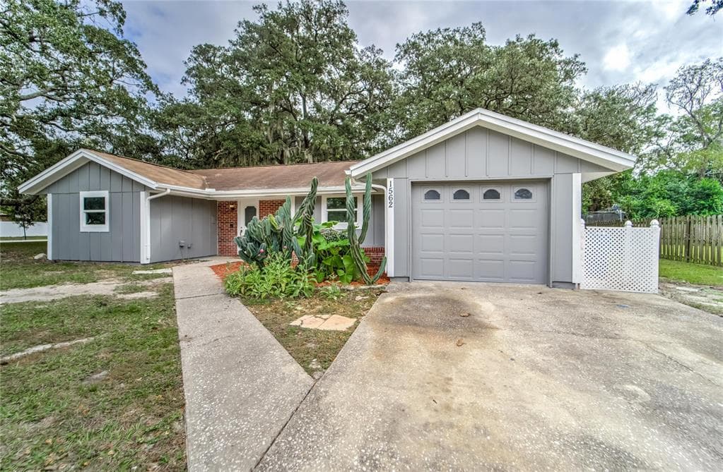 1562 WATERFALL DR SPRING HILL, FL 34608
