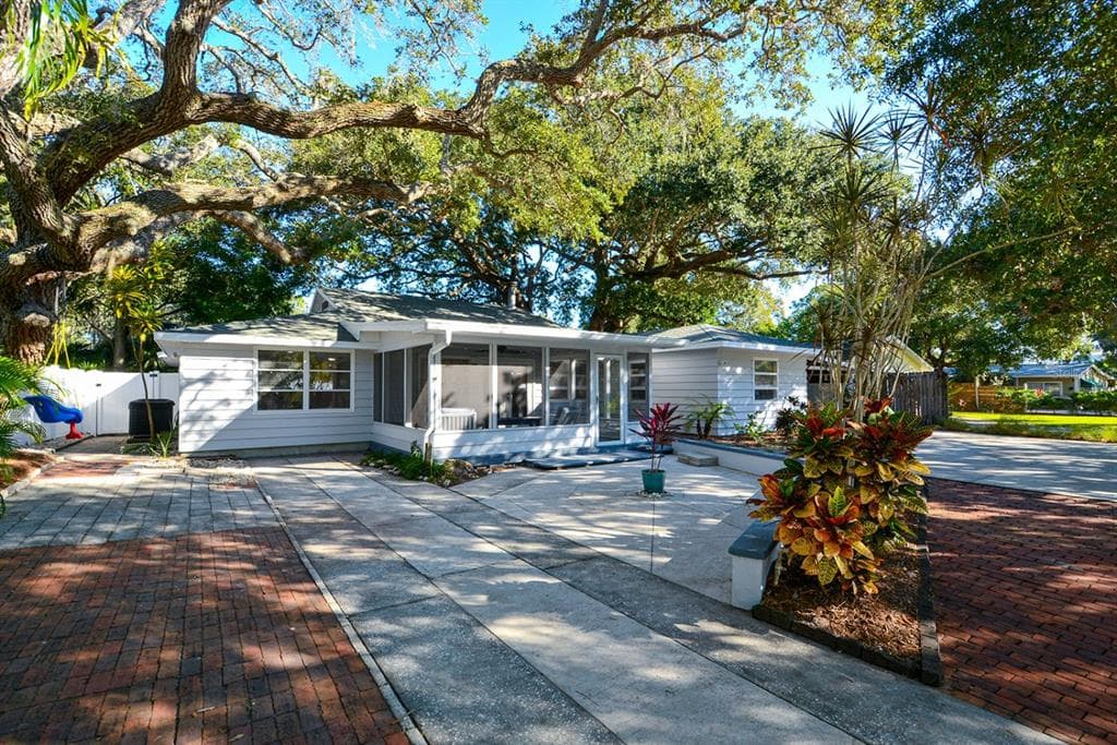 2215 HIBISCUS STREET SARASOTA, FL 34239