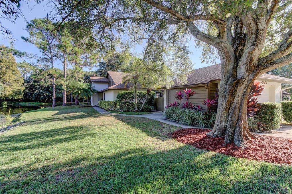 303 PARKSIDE LANE SAFETY HARBOR, FL 34695