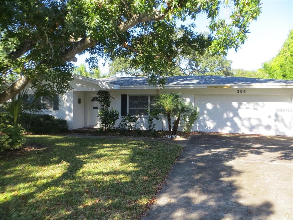 304 MEHLENBACHER ROAD BELLEAIR, FL 33756