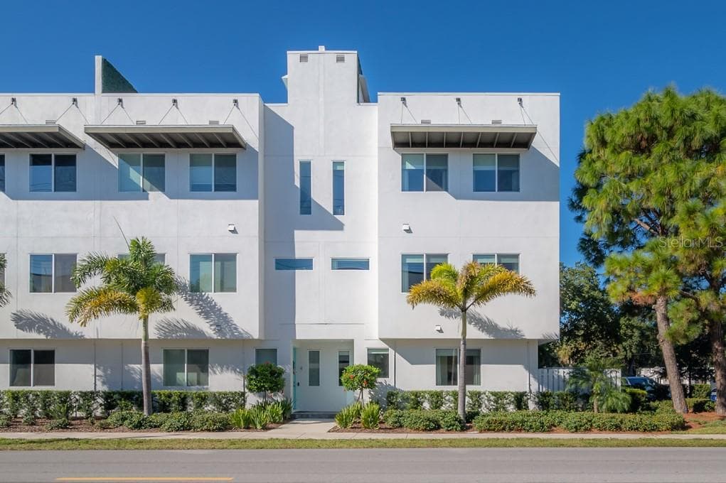 3100 W PAUL AVENUE UNIT 2 TAMPA, FL 33611