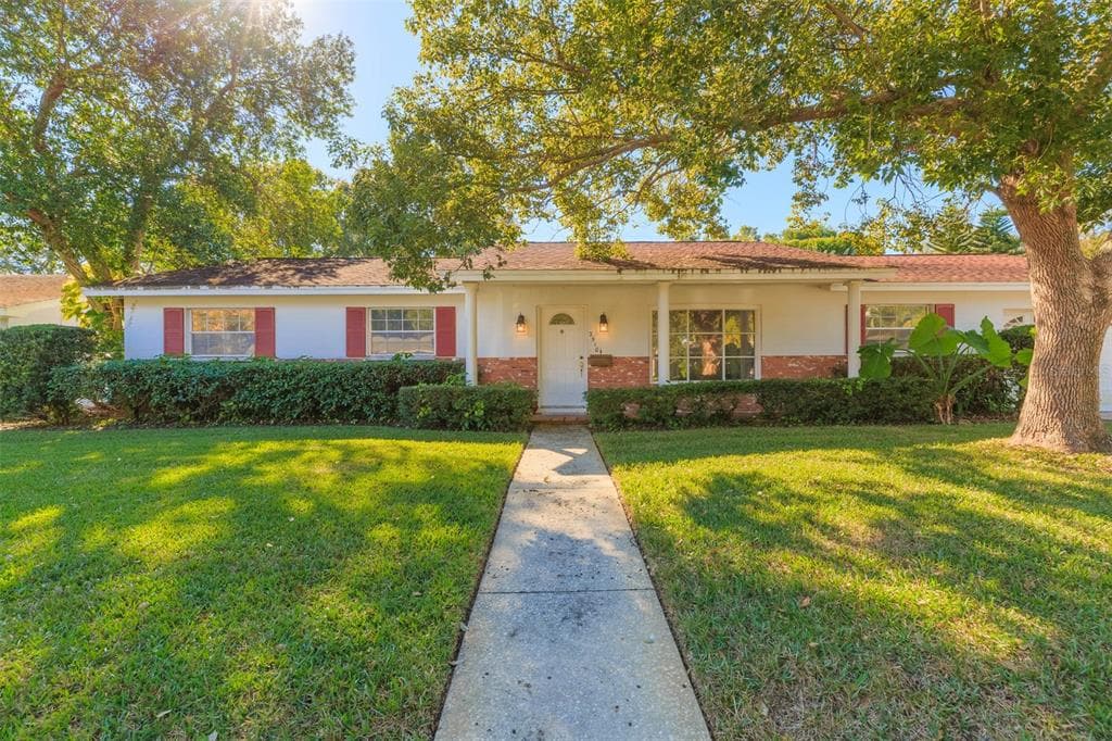 2510 LAKE ELLEN CIRCLE TAMPA, FL 33618