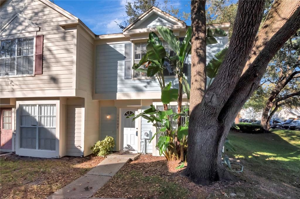 13902 FLETCHERS MILL DRIVE TAMPA, FL 33613