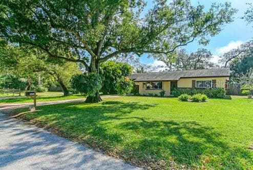 4650 50TH AVENUE N ST PETERSBURG, FL 33714