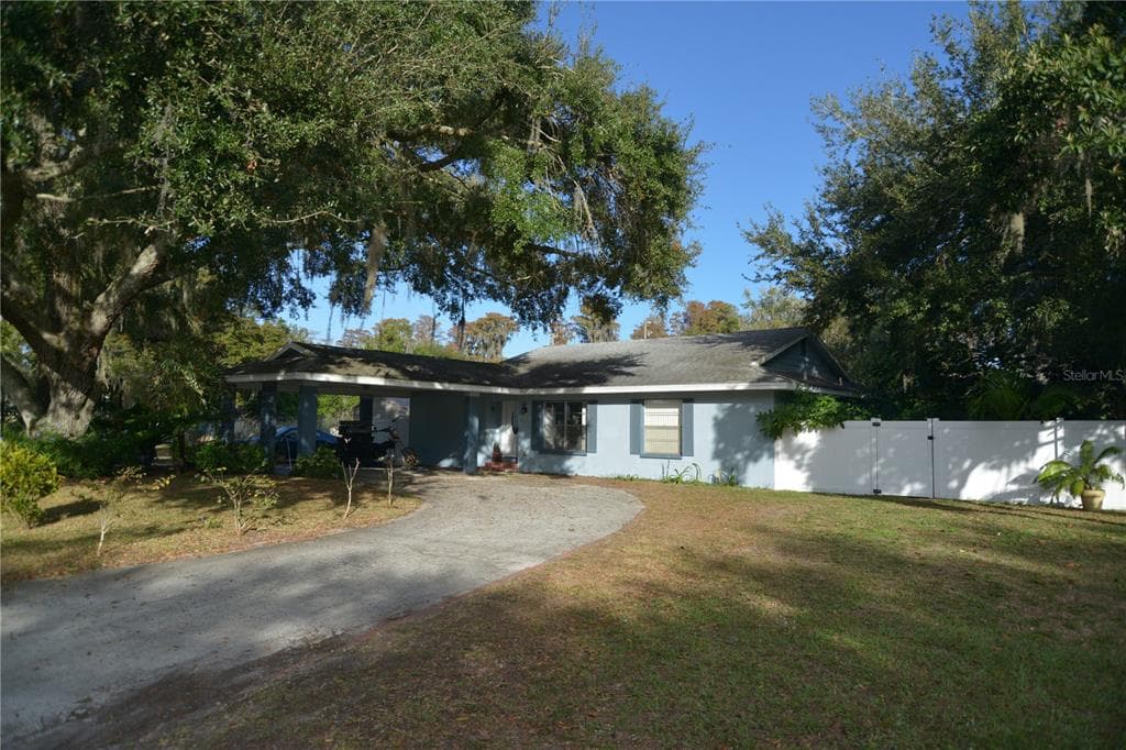 121 LAKE HOBBS ROAD LUTZ, FL 33548