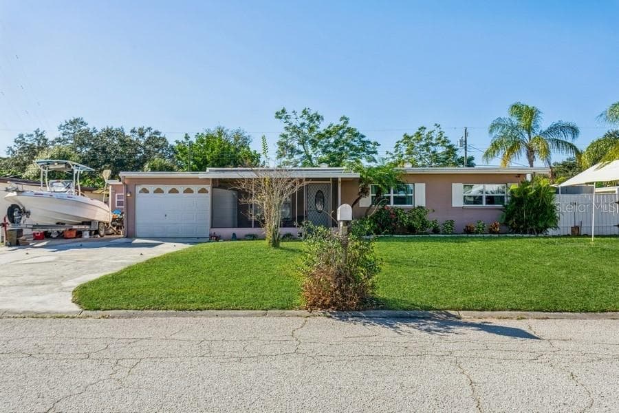 8596 PELICAN LANE LARGO, FL 33777