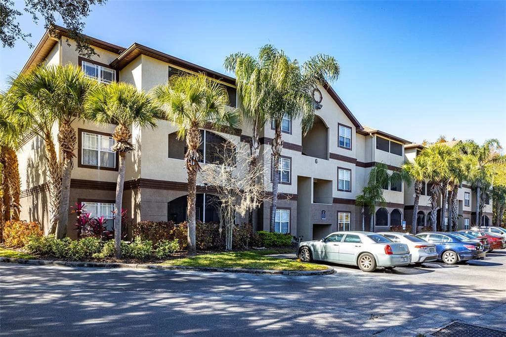 6206 AVIGNON COURT UNIT 102 TAMPA, FL 33647
