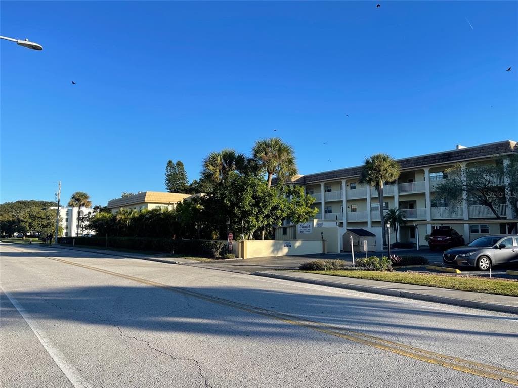 3850 13TH AVENUE N UNIT 201 ST PETERSBURG, FL 33713