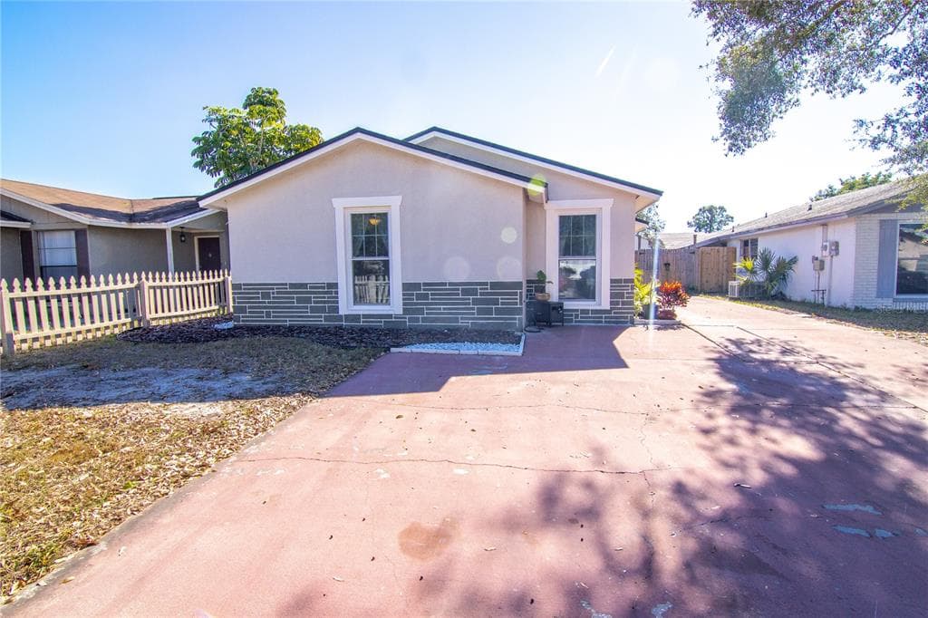8235 RAVENCROFT DRIVE TAMPA, FL 33615