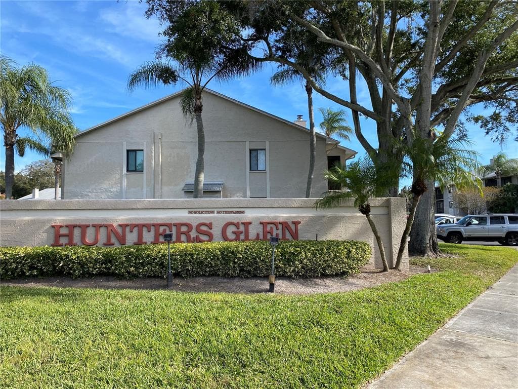 2067 HUNTERS GLEN DRIVE UNIT 311 DUNEDIN, FL 34698
