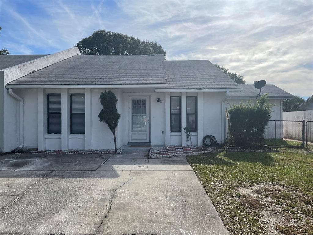 245 VILLAGE CREST COURT LAKELAND, FL 33809