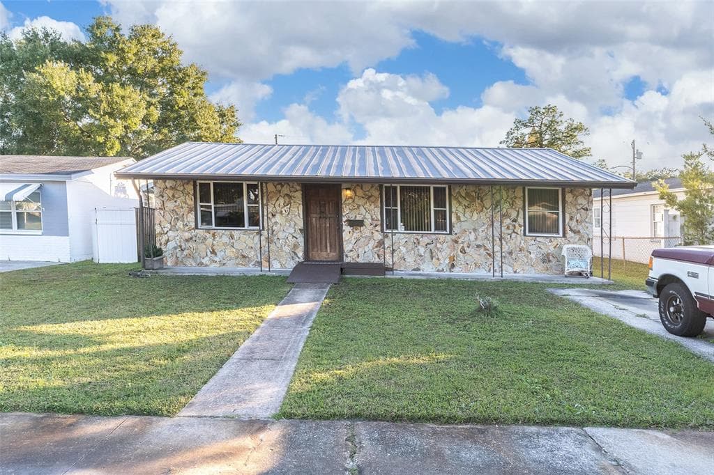 450 92ND AVENUE N ST PETERSBURG, FL 33702