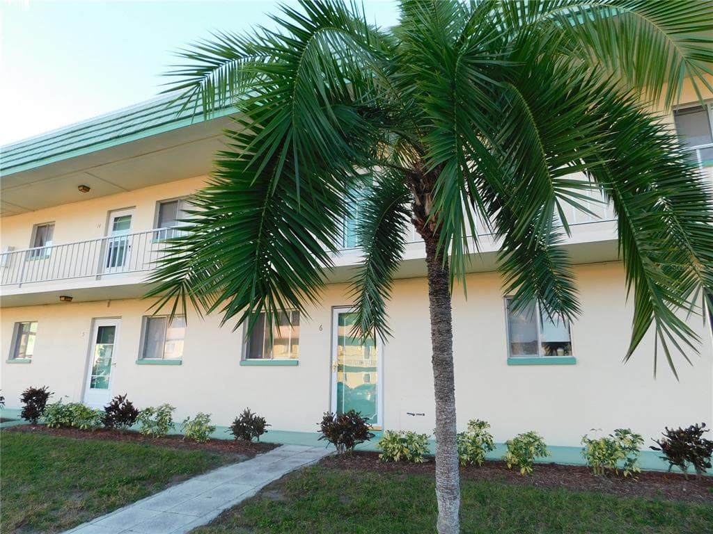 2001 GREENBRIAR BOULEVARD UNIT 6 CLEARWATER, FL 33763