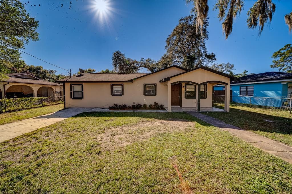 8903 NAVAJO AVENUE TAMPA, FL 33637