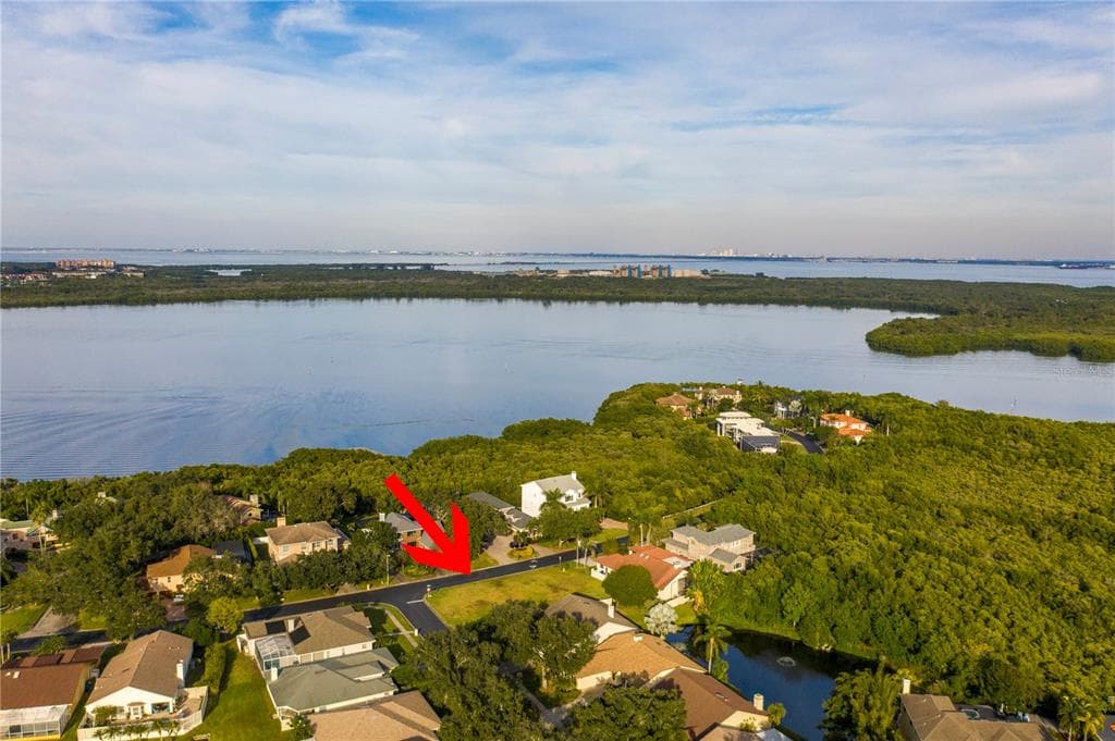 1182 SAN CARLOS AVENUE NE ST PETERSBURG, FL 33702