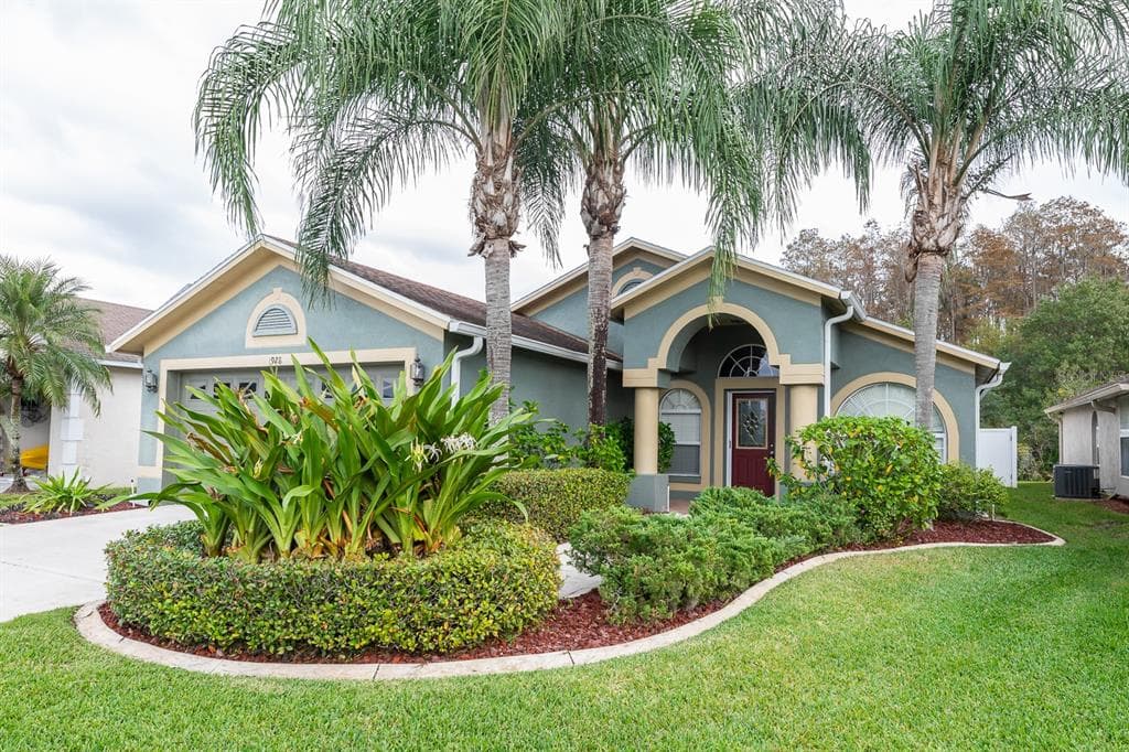 1928 GRENVILLE COURT WESLEY CHAPEL, FL 33543