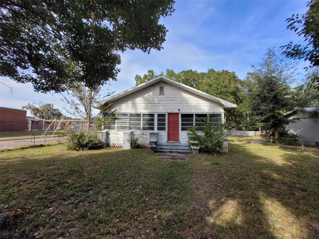 702 E GILCHRIST STREET PLANT CITY, FL 33563