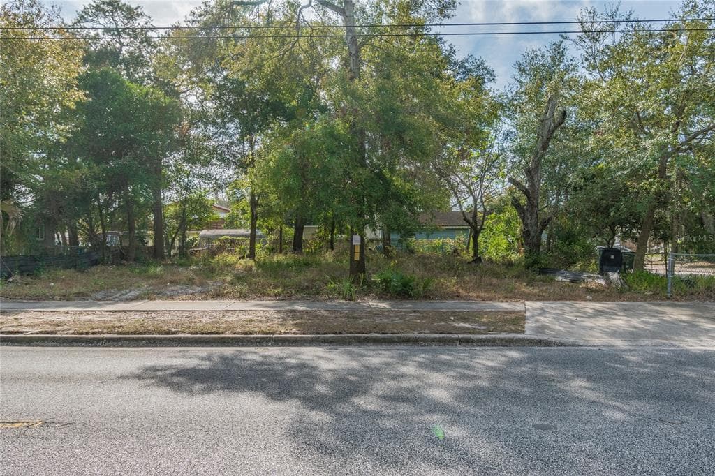 0000 E OSBORNE AVENUE TAMPA, FL 33610