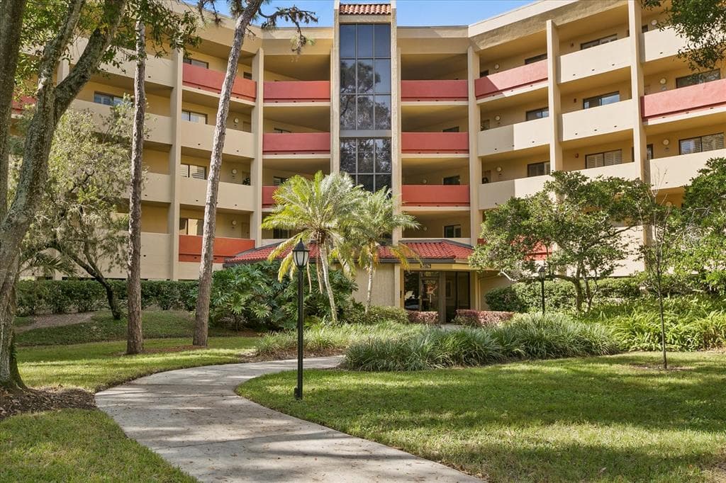 3076 EASTLAND BOULEVARD UNIT 101 CLEARWATER, FL 33761