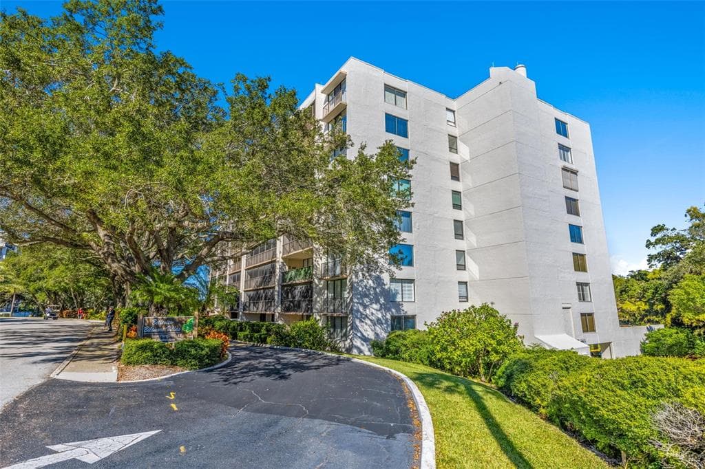 220 BELLEVIEW BOULEVARD UNIT 607 BELLEAIR, FL 33756