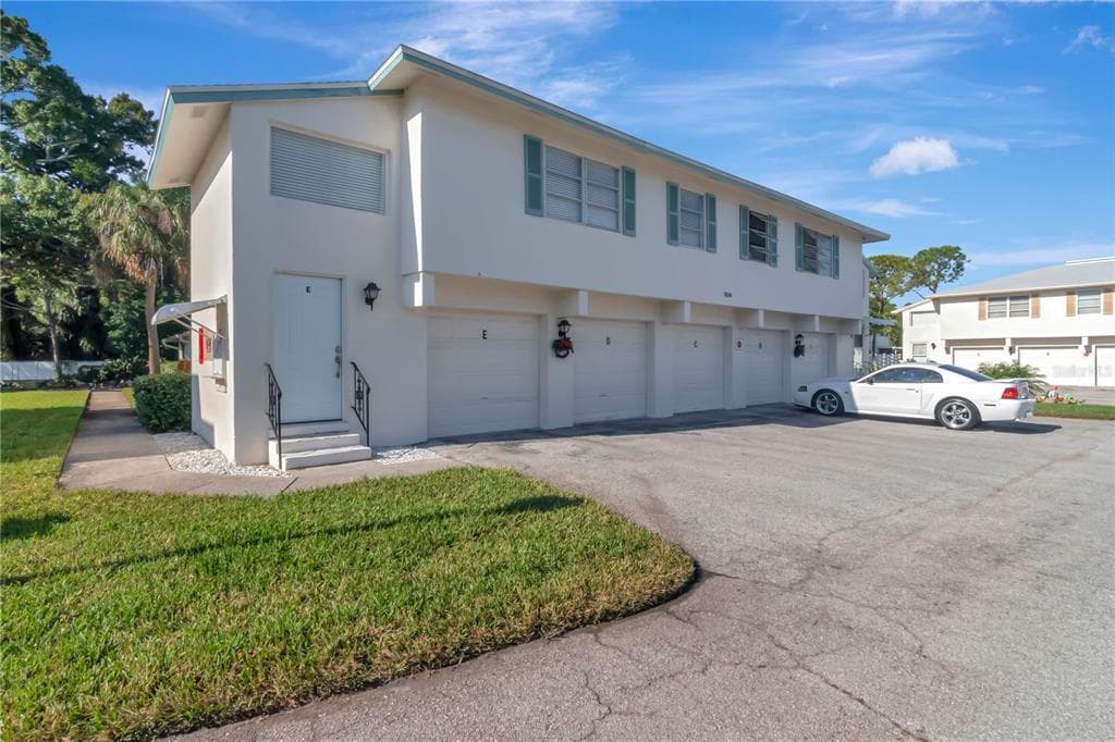 3246 40TH WAY S UNIT B ST PETERSBURG, FL 33711