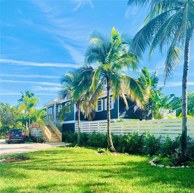 540 GULF BAY ROAD LONGBOAT KEY, FL 34228