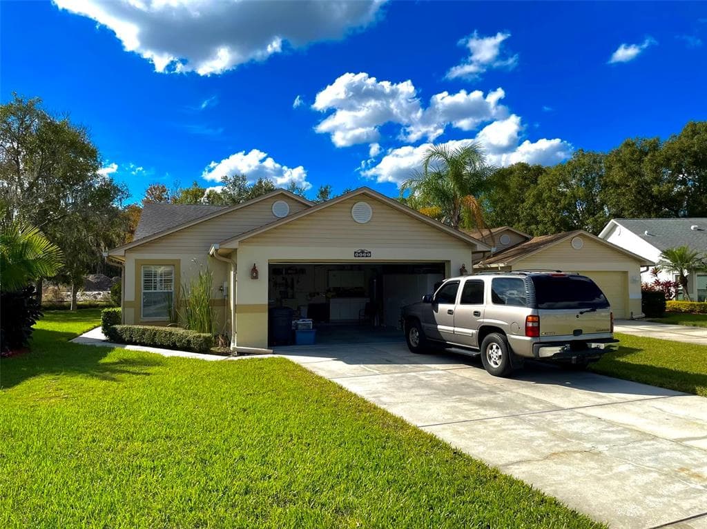 6427 GENTLE BEN CIRCLE WESLEY CHAPEL, FL 33544