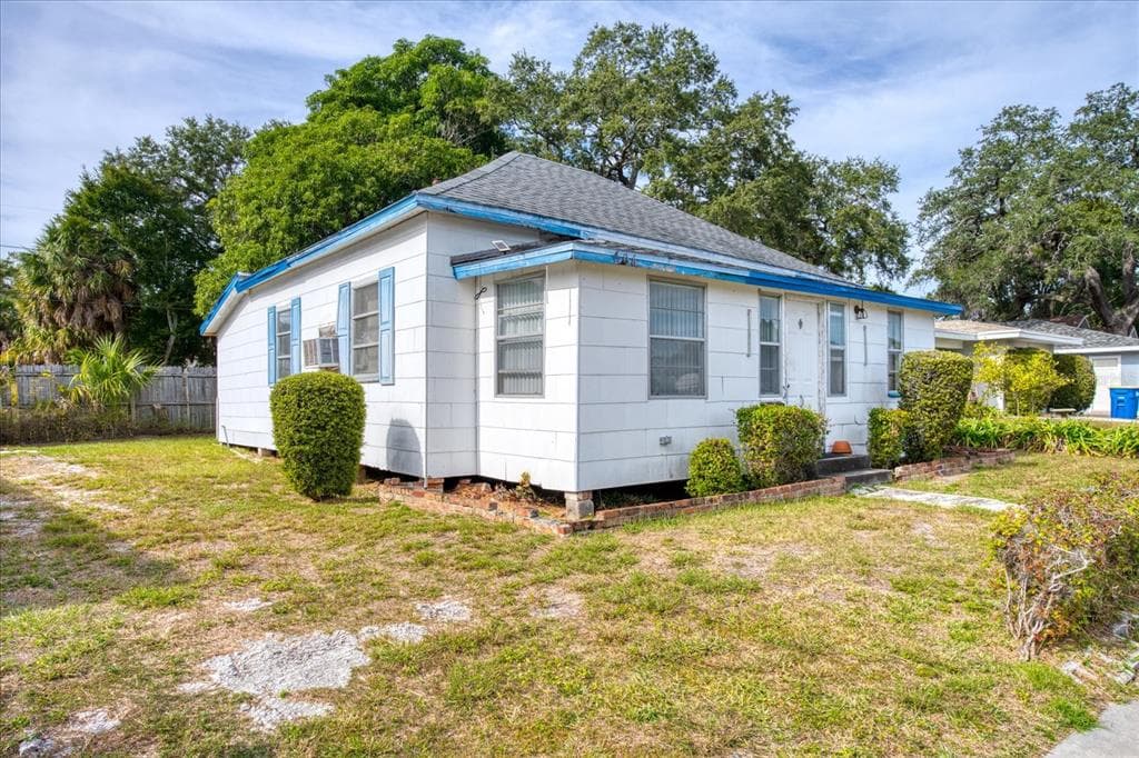 406 BLANCHE B LITTLEJOHN TRAIL CLEARWATER, FL 33755