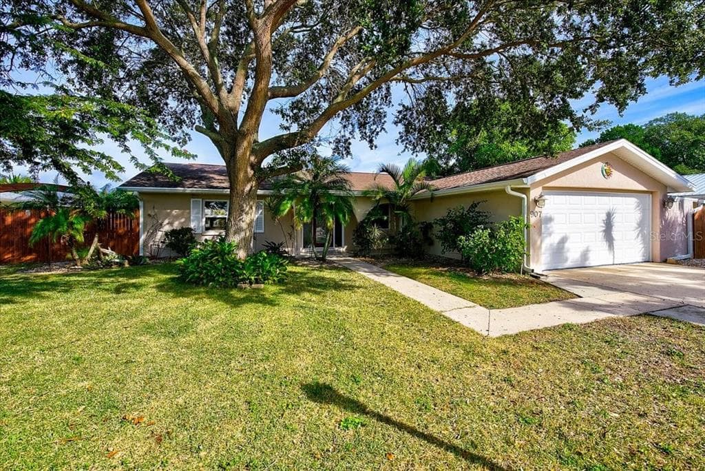 907 SAGO PALM WAY APOLLO BEACH, FL 33572