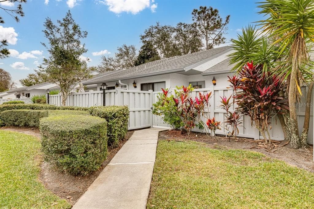 1118 PINE RIDGE CIRCLE W UNIT D TARPON SPRINGS, FL 34688